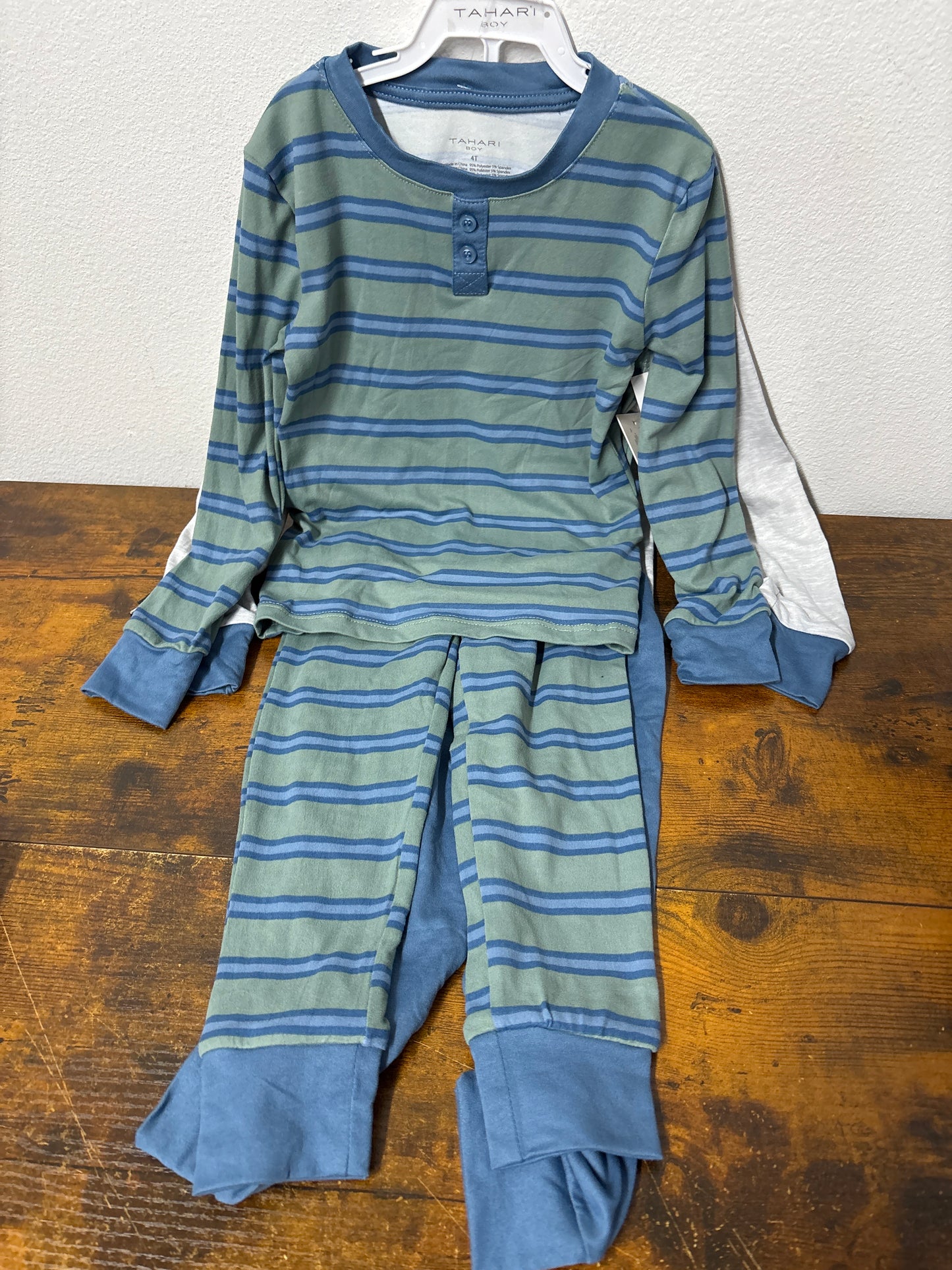 Tahari pijama TAM 4 anos 4pcs