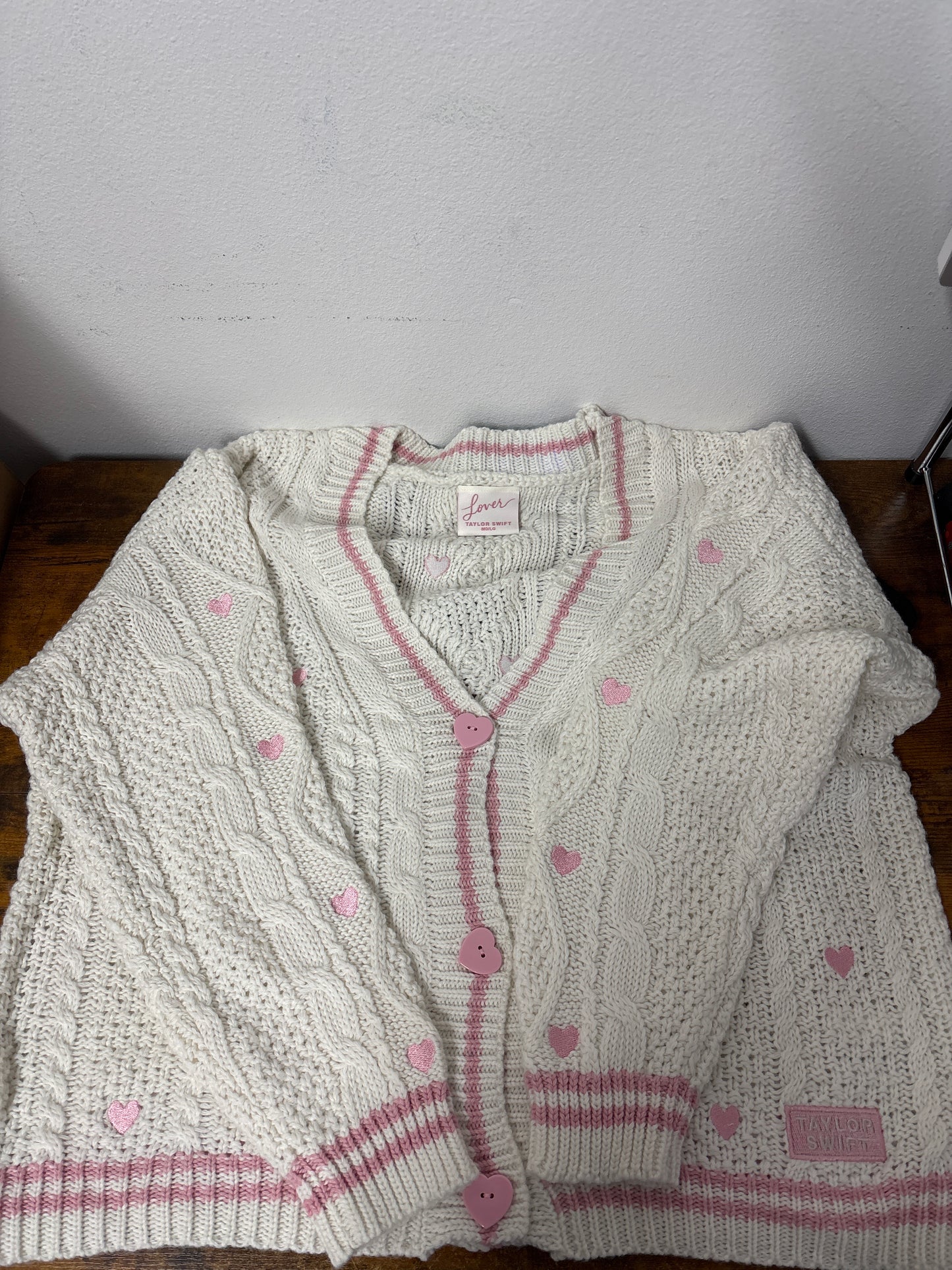 Taylor Swift sweater tam M/G white and pink hearts - NEW